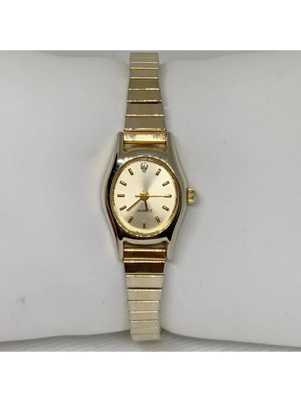 Vintage women’s gold tone watch 19mm oval quartz stretch band size 7” running